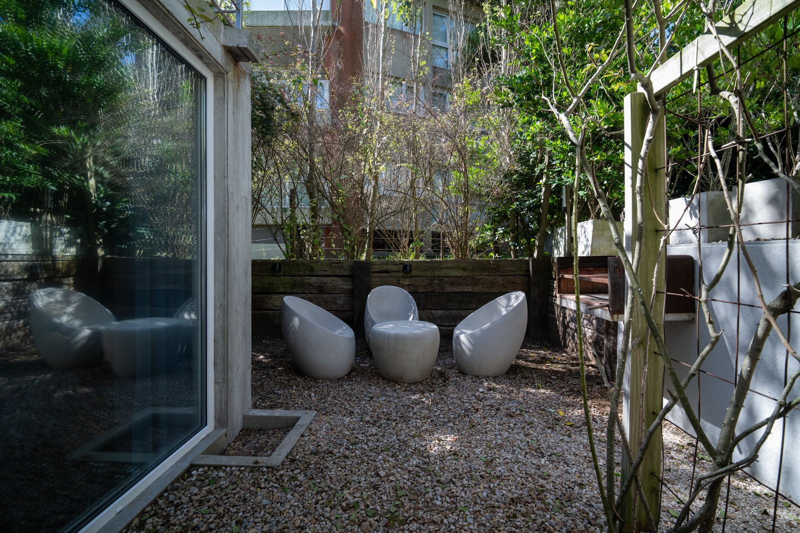 Jardín privado con sillones